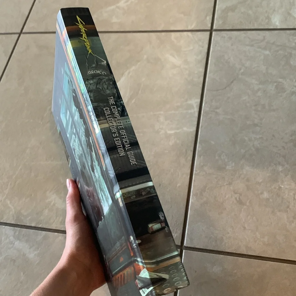 Cyberpunk -The official guide collector’s edition book